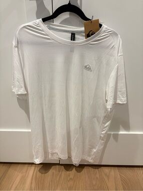 NEW Quiksilver Men's White Performance Short-Sleeve Tee SIZE LARGE